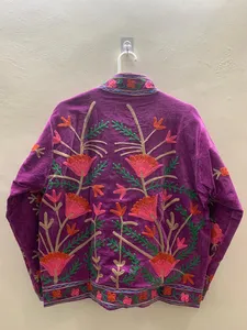 Chaqueta de terciopelo púrpura radiante estilo bohemio con bordado Suzani, mangas anchas y cómodas, a precio de fábrica. - Product Image 4