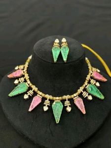 Ensemble de collier de qualité supérieure avec de magnifiques boucles d'oreilles, convient aux tenues ethniques et occidentales, idéal pour les soirées et les occasions festives. - Product Image 4