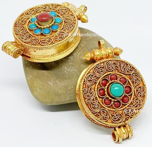 Elegantes Colgantes Unisex de Aleación Plateados con Diseño de Paz y Temática Religiosa Tibetana - Product Image 2