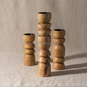 Candelabro de madera maciza de lujo hecho por artesanos expertos que realza la belleza del grano natural, perfecto para decoración de interiores de diseño. - Product Image 4