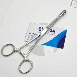 Pinces à éponges en acier inoxydable avec poignées annulaires et mâchoires ovales dentelées pour pansements chirurgicaux et usage médical - Product Image 1