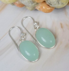 Boucles d'oreilles pendantes ovales en calcédoine aqua naturelle, faites à la main, en argent sterling 925, vente en gros - Product Image 1