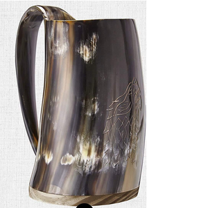 Jarra de Cuerno Natural con Base de Madera Pulida, Estilo Animal, Diseño Moderno, para Café, Bebidas, Fiestas, Inspirada en los Vikingos, Vaso para Cerveza - Product Image 1