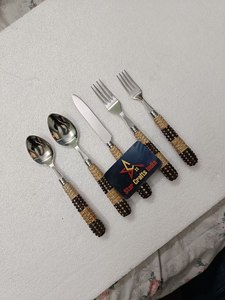 Cuchara y Tenedor de Madera para Servir Ensaladas con Diseño Elegante y Mango de Diseño Exclusivo, Juego de Utensilios para Servir Ensaladas, Venta Directa de Fábrica, Hecho a Mano - Product Image 5