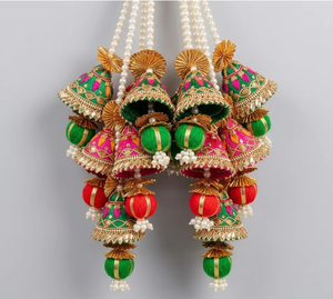 Décoration murale traditionnelle en tissu rouge avec des pompons en forme de lotus pour la décoration intérieure de Diwali - Product Image 5