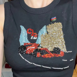 Tops Cortos Tradicionales Indios con Bordado de Cuentas, Corte Moderno, Adornados con Cuentas de Semillas y Detallados con Pedrería Hecha a Mano - Product Image 1