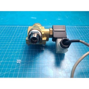 Válvula Solenoide Pilotada SMC VXD2150-06-5D71 Usada Como Parte del Equipo Legacy Semiconductor - Product Image 1