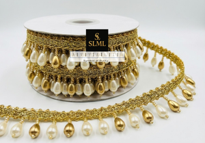 Bordure en dentelle perlée crème et or avec perles Latkan pour la décoration de sari, lehenga, robe de mariée et bien plus encore - Product Image 3