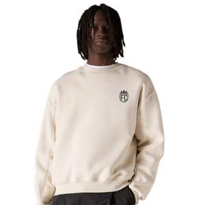 Sweat-shirt à col rond pour homme avec emblème Borg appliqué, confortable et élégant, qualité supérieure, couleur os. - Product Image 6