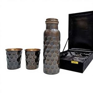 Coffret Cadeau Bouteille Imprimée Mandala avec Deux Tasses Assorties Bouteille d'Eau Isolée Réutilisable Vaisselle Premium Boîte Cadeau Vente en Gros - Product Image 3