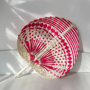 Éventails à main en feuilles séchées tissées, couleur personnalisée, design sur mesure, grande qualité, bambou naturel. - Product Image 2