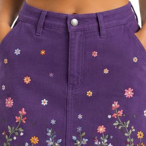 Conjunto de Top Corto y Falda Bordados en Color Morado Real para Mujer, Diseño Floral de Verano, Dos Piezas, Logotipo Personalizado, Ropa al Por Mayor - Product Image 5