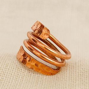 Bague en cuivre faite à la main au style épuré, idéale pour la mode décontractée et les accessoires quotidiens - Product Image 2