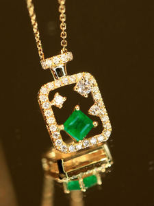 Collier pendentif ovale plaqué or 18 carats AMBER JEWELS T-3160 classique, serti de diamants, avec perle d'eau douce en forme de boule, unisexe - Product Image 1