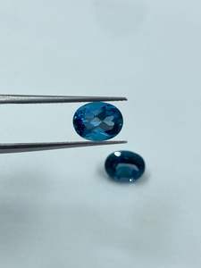 Topacio Azul Oscuro de Londres, Corte Ovalado, Gema Natural de 5.13 Quilates, 7x9MM, para Joyería de Plata - Product Image 3