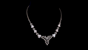 Collar de Plata con Trébol de Nácar y Diamantes Cultivados en Laboratorio |   Collar Floral de Plata de Ley 925 |   Regalo de Novia - Product Image 3