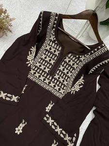 Conjunto de Kurti y Pantalón de Fiesta Elástico de Algodón Marrón Chocolate Premium con Dupatta, Elegante Salwar Kameez Recto con Bordado en el Pecho - Product Image 5