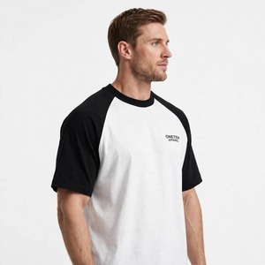Camiseta de manga raglán con bloques de color en blanco y negro para hombre de Oneten Apparel - Product Image 3
