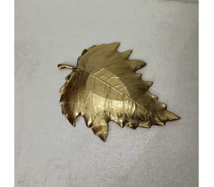 Plateau décoratif moderne en aluminium plaqué or en forme de feuille avec motif végétal pour dessus de table Décoration de Noël Plateau en aluminium de Noël - Product Image 5