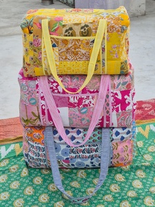 Sac de voyage en toile imprimé à la main avec motifs floraux, bleu et rose, grande capacité, sac de week-end, fermeture éclair textile - Product Image 4