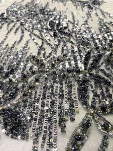 Fournisseur indien de tissus en dentelle perlée à la main pour robes de mariée ou tenues de soirée de luxe, disponible à bon prix - Product Image 3