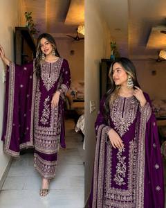 Elegante conjunto de salwar kameez de seda morada con bordados elaborados para bodas y ocasiones festivas, ropa étnica tradicional para mujer. - Product Image 2
