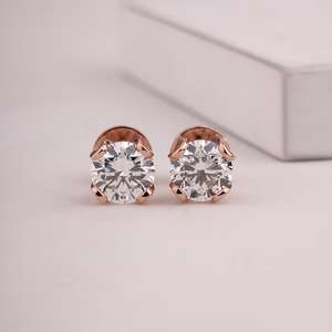 Pendientes de Moissanita Redonda de Corte Brillante de 2.00 Quilates en Plata de Ley 925 para Mujer - Product Image 2