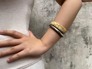 ชุดกำไลข้อมือแฟชั่น ทำจากเขาสัตว์ธรรมชาติ ดีไซน์หรูหรา สวยงาม ทนทาน ขัดเงา สีน้ำตาลดำ งานฝีมือช่างช่าง ทำมือ - Product Image 5