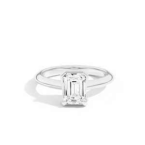 Bague de fiançailles solitaire en or 14K avec diamant de laboratoire taille émeraude 2 carats, sertie clos, bande fine et plate de 2 mm, pour femme, vente en gros - Product Image 3