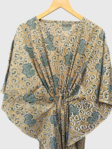 Robe kimono beige à fleurs pour femme, col en V, cordon de serrage, manches larges, longue, pour la plage - Product Image 4