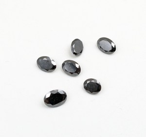 Pierre précieuse en diamant noir naturel facetté, taille ovale, 4x6mm, 0,42ct - Product Image 3