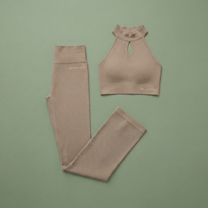 Ensemble de yoga deux pièces pour femme : soutien-gorge de sport côtelé beige à col halter et leggings taille haute – Idéal pour la gym, le fitness et l'entraînement - Product Image 5