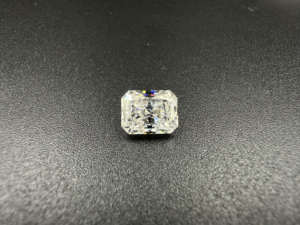 Gema de Moissanita Redonda de Corte Brillante 7x9mm 2.59ct Blanca DEF VVS Creada en Laboratorio Suelta con Juego de Color/Fuego para Fabricación de Joyas - Product Image 4