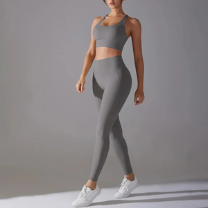 Conjunto de Yoga de 2 Piezas sin Costuras para Mujer, Color Gris, Leggings de Cintura Alta, Top Corto con Tirantes Cruzados, Elástico en 4 Direcciones - Product Image 2