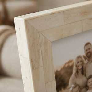 Marco de Fotos Moderno de Lujo con Incrustaciones de Hueso de Resina, Hecho a Mano, Tamaño Personalizado, con Patrón Elegante para una Decoración del Hogar con Estilo - Product Image 3