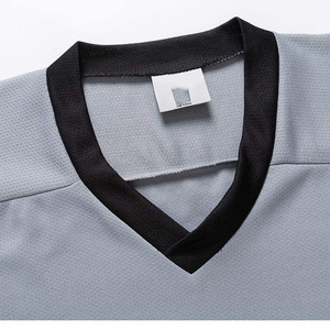 Maillot de hockey sur glace personnalisé pour homme, bleu à carreaux, manches longues, col en V, polyester respirant, impression sublimée - Product Image 6