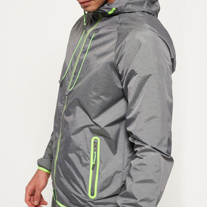 Chaqueta Cortavientos Gris con Capucha para Hombre, con Cremallera Verde Neón, Deportiva, Ligera, Impermeable, para Otoño - Product Image 2