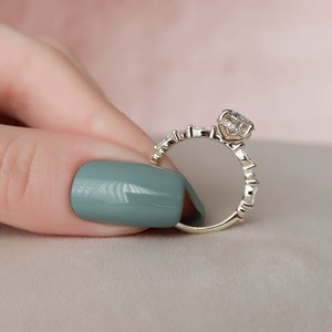 แหวนเพชรเพาะเลี้ยงในห้องปฏิบัติการ 2.15 กะรัต ชุดแหวนหมั้นทองคำขาว 14K พร้อมแหวนแต่งงานโค้งมน แหวนสัญญา แหวนครบรอบ ได้รับการรับรองจาก IGI - Product Image 5