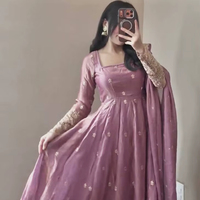 Robe de soirée ethnique indienne de luxe - Tissu en soie Fandy lourd avec doublure en micro-coton et travail élégant de paillettes