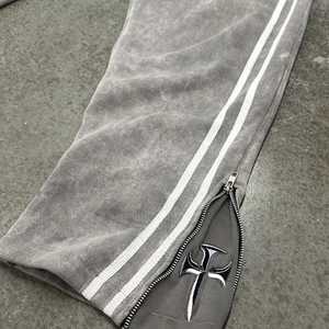 Pantalon de sport respirant personnalisé pour hommes, idéal pour le roller et le hockey, avec service de sublimation OEM disponible - Product Image 2