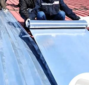 Rollo impermeable de techo de metal plateado brillante 10cm x 10m Disponible en 0,5-3mm Impermeabilización duradera para techos de metal - Product Image 6