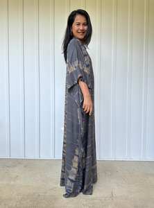 Caftán de Lujo con Cuello Barco y Estampado Tie-Dye Gris Azulado AC 22, Talla Grande, Vestido de Vacaciones - Product Image 2