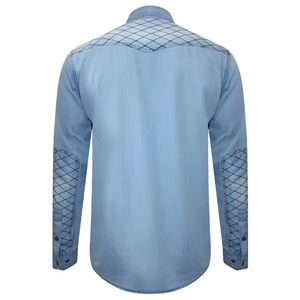 Camisa de mezclilla para hombre con bordado en el hombro, lavado claro, manga larga, algodón, estilo casual vintage. - Product Image 2