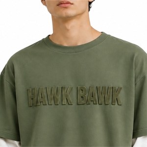 Camiseta de doble capa para hombre, estilo casual con mangas superpuestas, letras en relieve en la parte delantera, estilo casual para hombre - Product Image 4