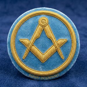 Écussons brodés sur mesure en fil de soie, faits à la main, en forme de sabre scimitar doré, emblèmes cérémoniels et héraldiques - Product Image 5