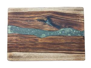 Tabla de cortar de madera de olivo epoxi resina hecha a mano tamaño personalizado madera natural, tabla de cortar de cocina multiusos colorida - Product Image 3