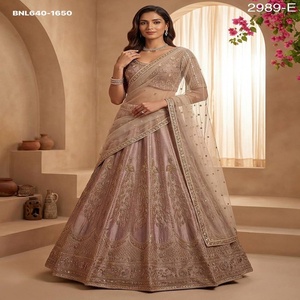 Colección de Lehenga-Choli de Seda Tradicional India para Bodas, con Bordado de Cristal, Zari y Lentejuelas, Moda Femenina - Product Image 1