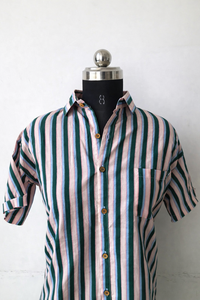 Camisa de algodón a rayas con estampado a mano |   Camisa Verde y Blanca con Botones |   Camisa Unisex Hecha a Mano por Artesanos |   Top de Moda Sostenible - Product Image 5