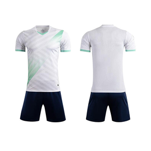 Ensemble maillot et short de football personnalisé pour homme, impression par transfert thermique, blanc menthe, col en V, manches courtes, 100 % polyester, anti-humidité - Product Image 1