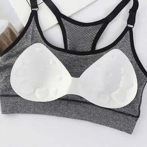 Soutien-gorge de sport sexy rayé pour femme avec bretelles croisées |   Haut de sport doux pour la peau - Product Image 1
